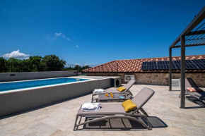 Holiday home in Loviste 39467